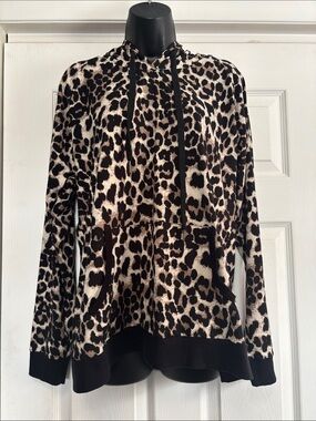 Lightweight leopard hooded top